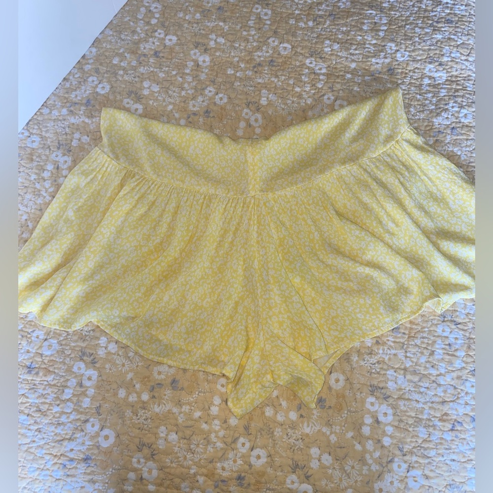Yellow Sleeveless Romper - Picture 9 of 10